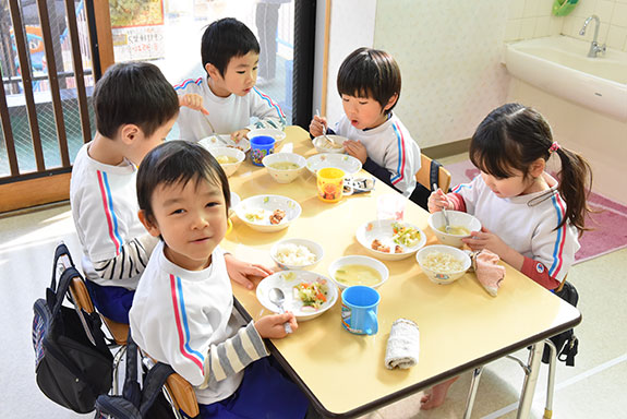 バラエティにとんだ給食